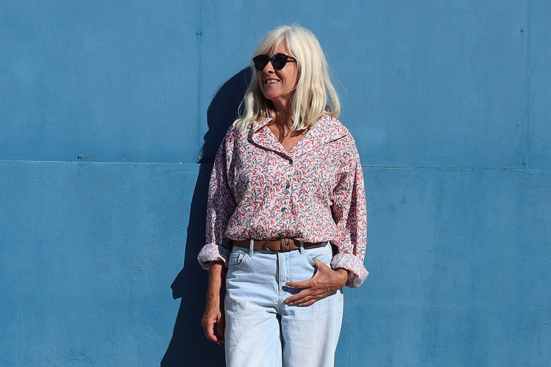 petits_bonheurs dans une chemise faite en tissu de la Collection UNE Allure de chez Stragier