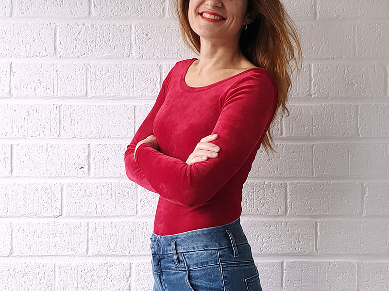 Une blouse en velours lisse stretch rouge faite par Blousette_rose