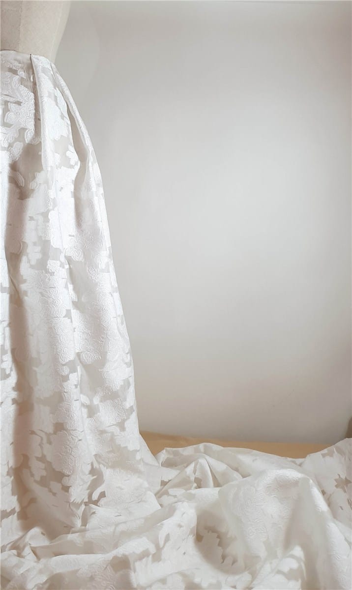 Jacquard Blanc à Motifs Fleuris - Prêt à Nouer, Neuf